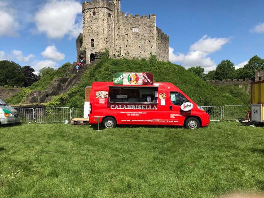 Pizza Van saluting Cardiff Castle